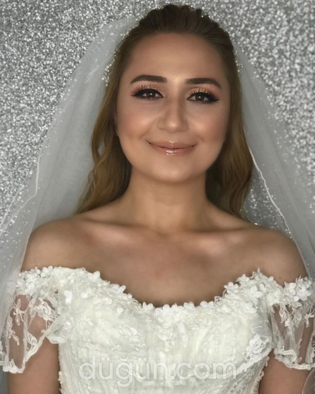 Büşra Saraç Make Up Studio