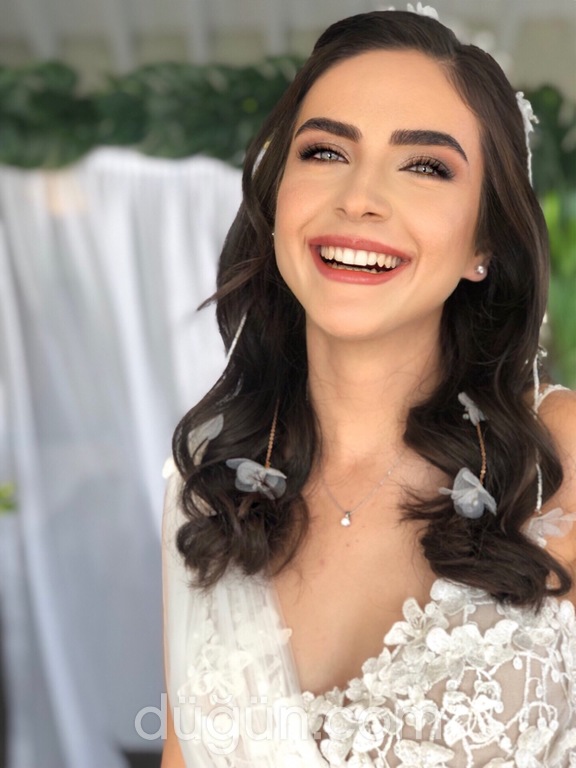 Aksesuarlı Romantik Gelin Saçı