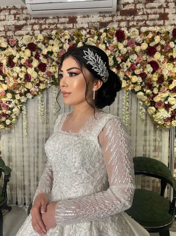 Burcu Şanlı Vip Hair Make Up Studio - 2593521