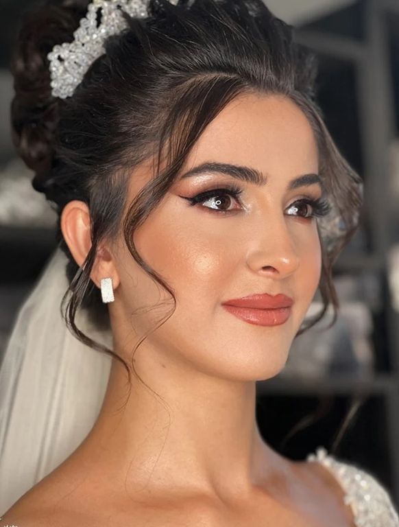 Burcu Şanlı Vip Hair Make Up Studio - 2593516