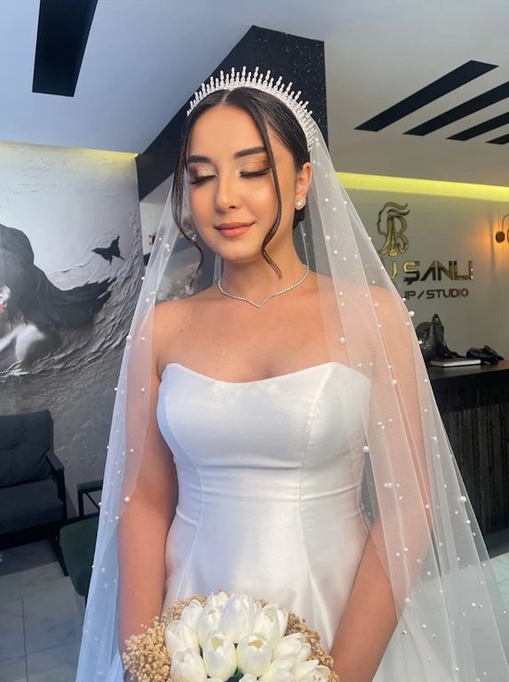 Burcu Şanlı Vip Hair Make Up Studio - 2593517