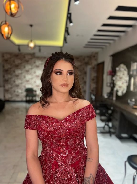 Burcu Şanlı Vip Hair Make Up Studio - 2593515