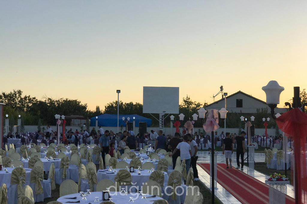 Güneşli Bahçe Kır Düğünü