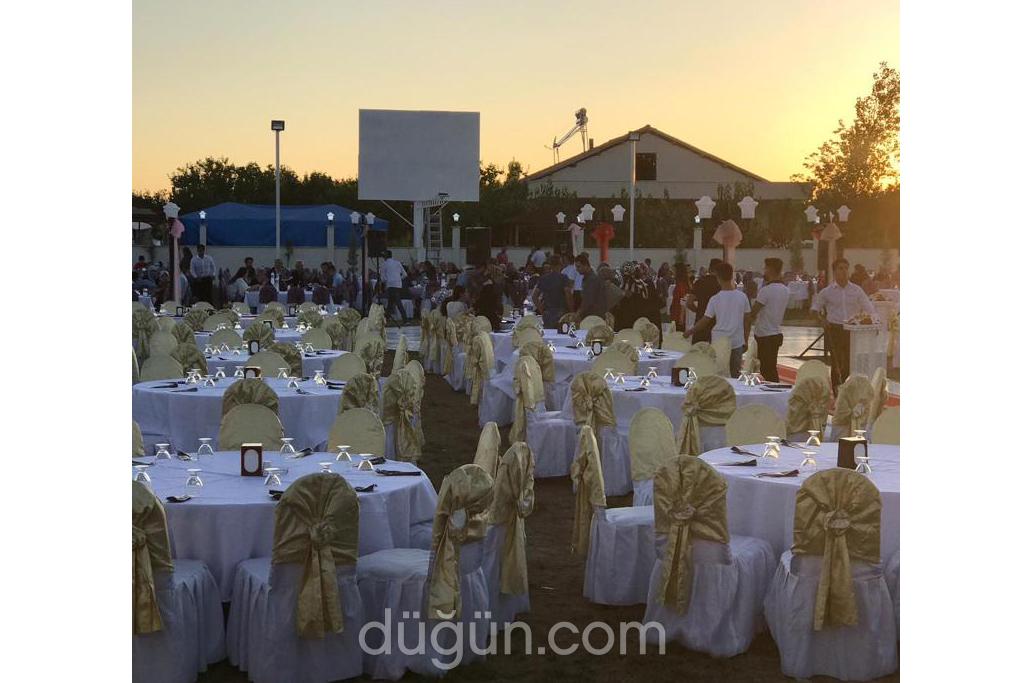 Güneşli Bahçe Kır Düğünü