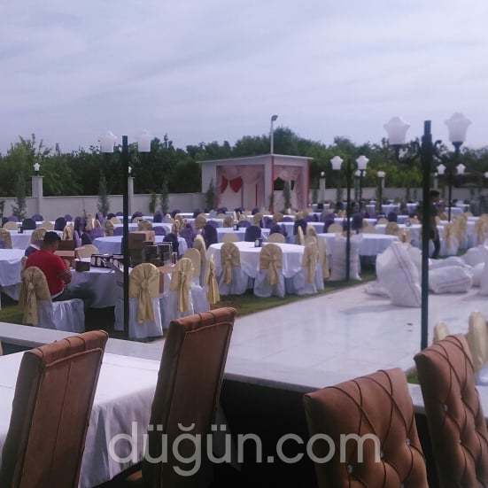Güneşli Bahçe Kır Düğünü