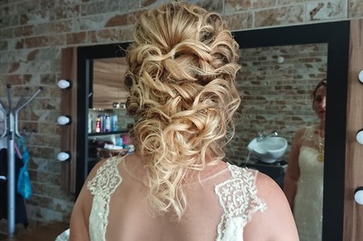 Almira Kuaför ve Güzellik Salonu