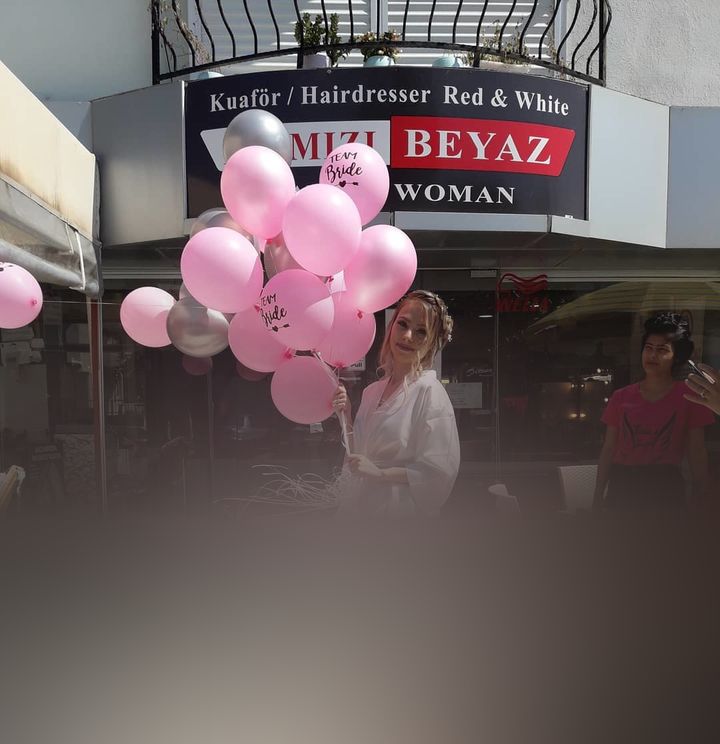 Kırmızı Beyaz Kuaför