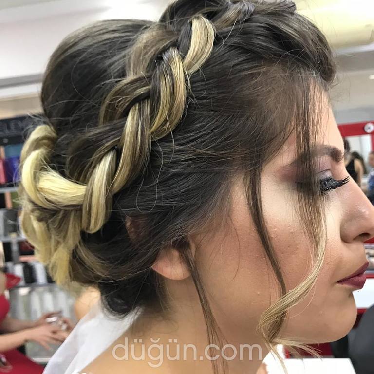 Kırmızı Beyaz Kuaför