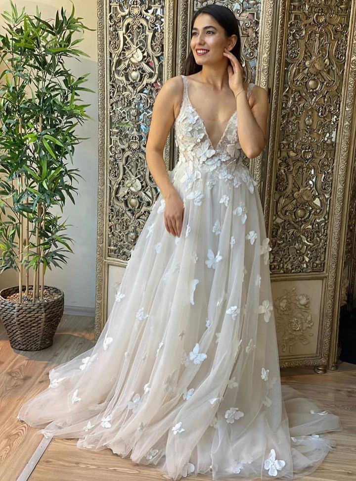 MLS 28 V Yaka Düz Kesim Göğüs Dekolteli Gelinlik