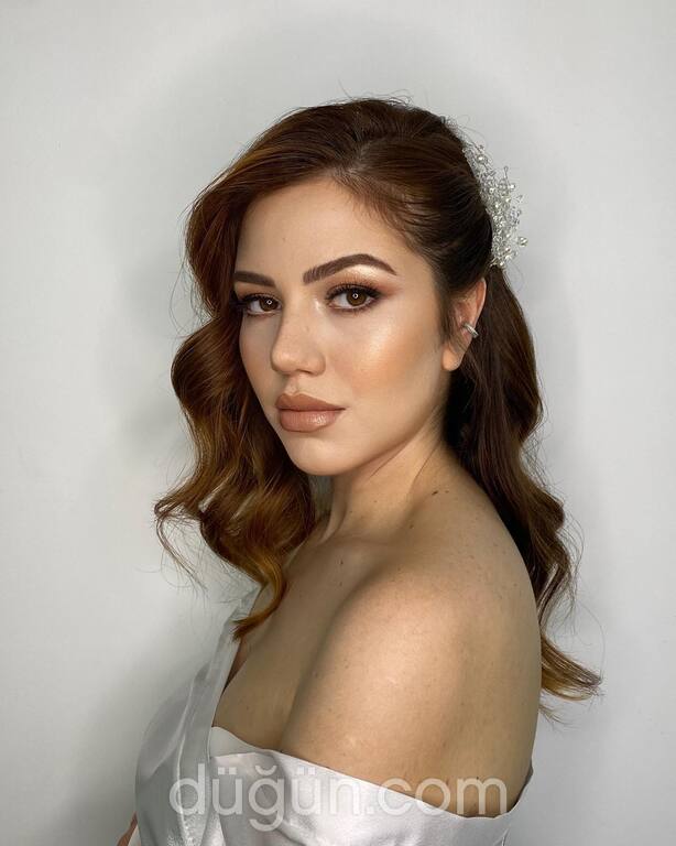 Elif Tanburacı Make-up Artist
