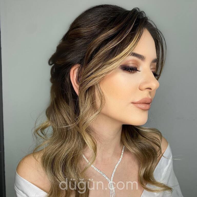 Elif Tanburacı Make-up Artist