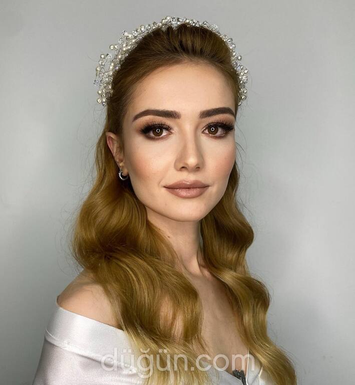 Elif Tanburacı Make-up Artist