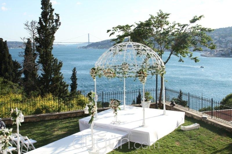 Adile Sultan Sarayı - Tarihi Mekanlar İstanbul