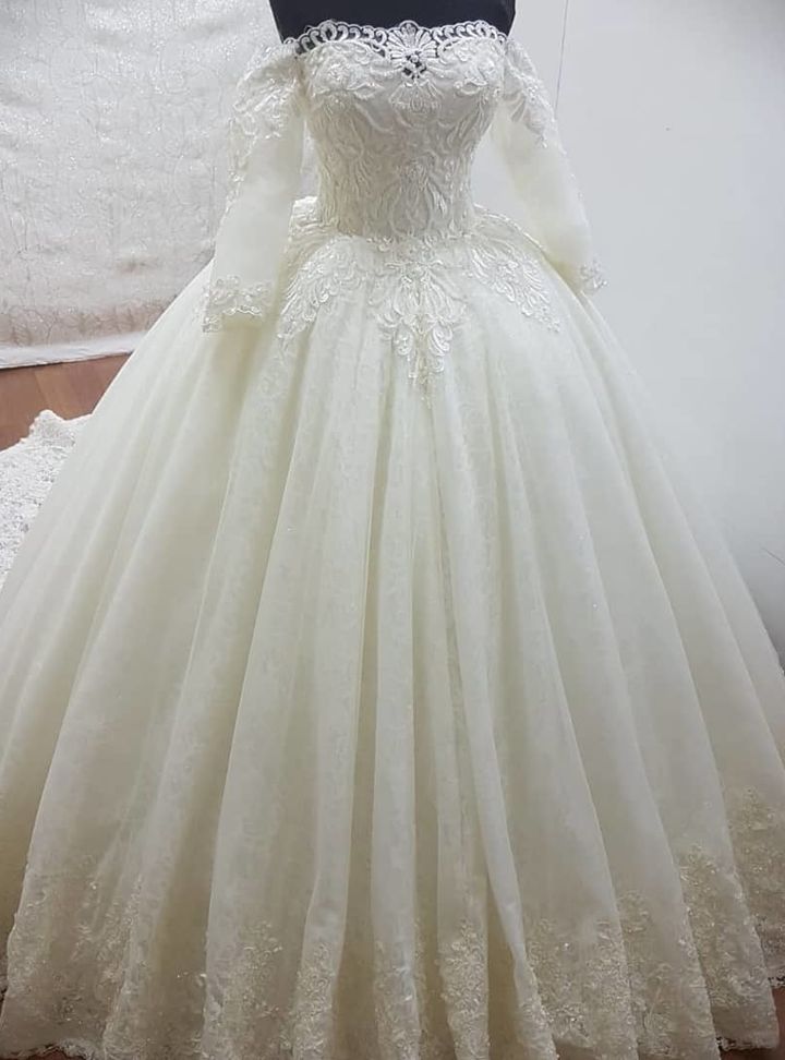 EER 36 Prenses Kesim Düşük Omuz Romantik Gelinlik