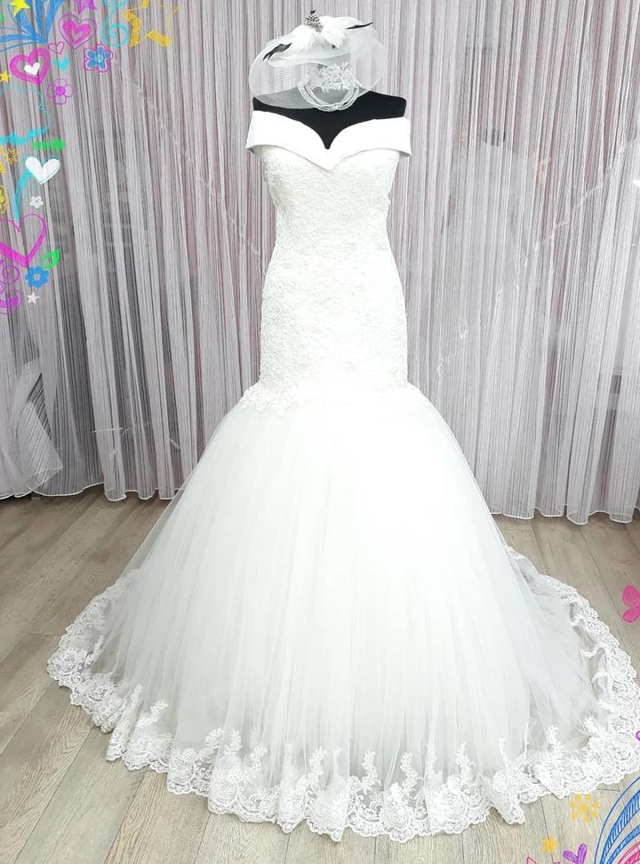 EER 37 Balık Kesim Düşük Omuz Romantik Gelinlik