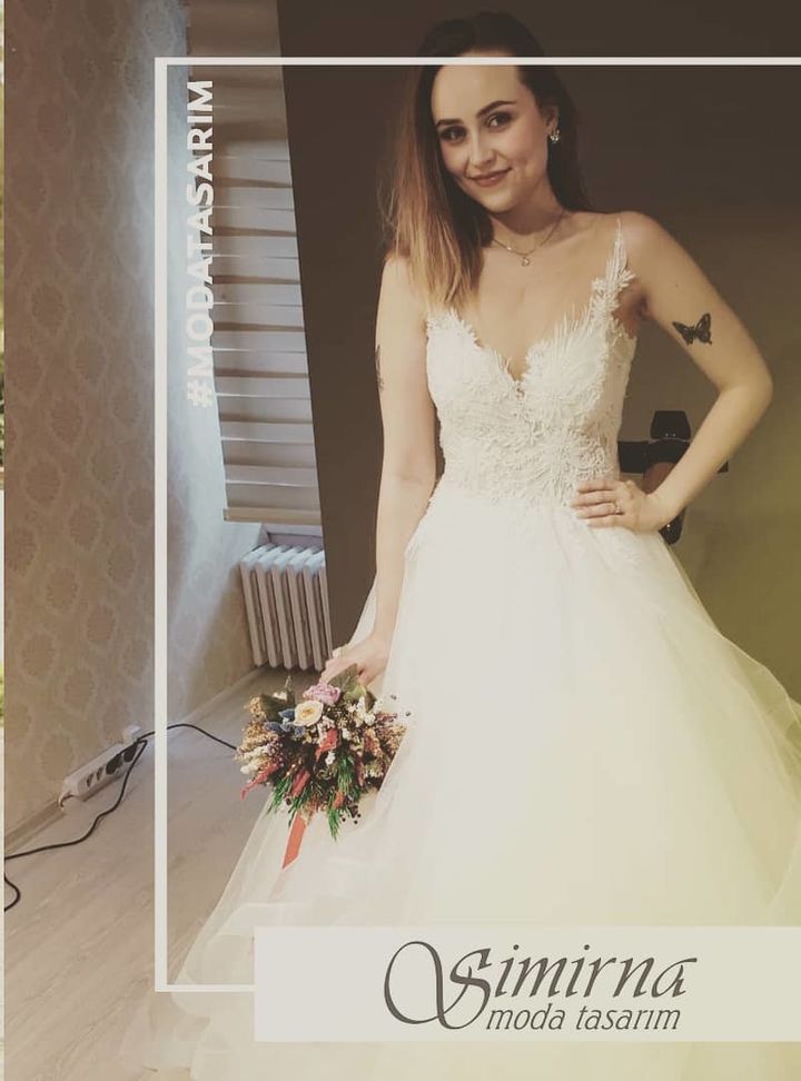 SMR 24 A Kesim V Yaka Göğüs Dekolteli Gelinlik