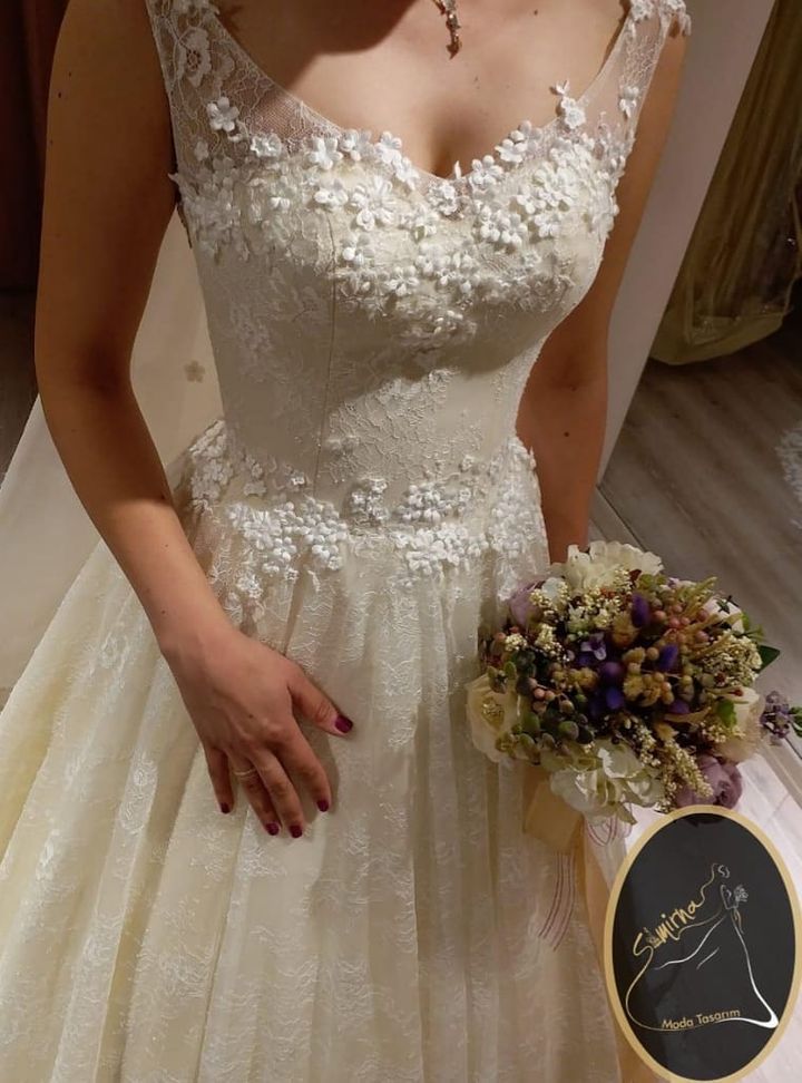 SMR 28 A Kesim V Yaka Modern Gelinlik