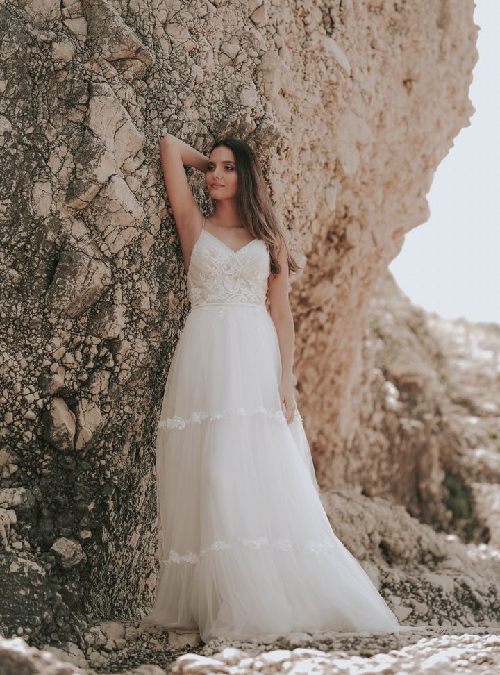 AS207110  A Kesim Sırt Dekolteli V Yaka Gelinlik