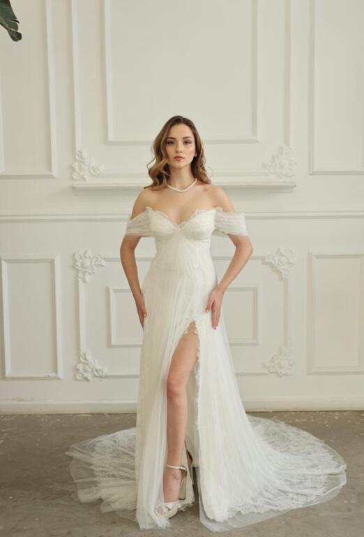 Düşük Omuz Düz Kesim Gelinlik