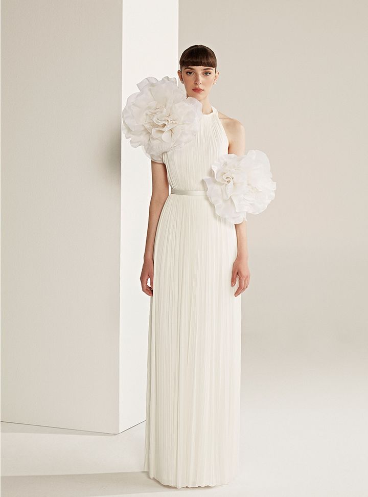 Nihan Peker 11 Halter Yaka Modern Düz Kesim Gelinlik