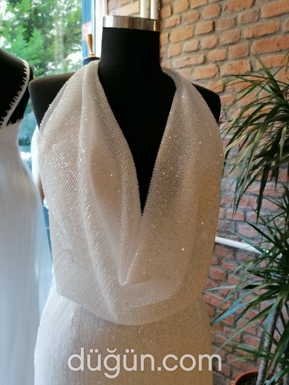 TMM 29 Balık Kesim Halter Yaka Modern Gelinlik 2