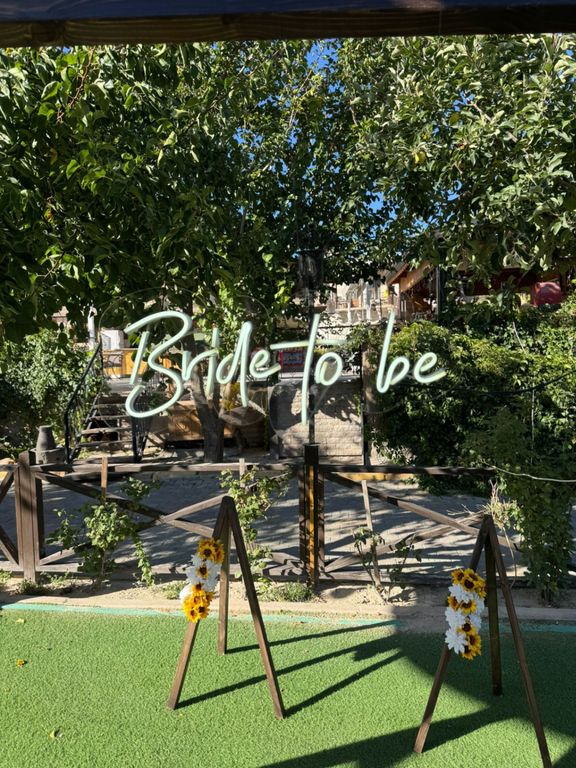Holiday Cave Hotel