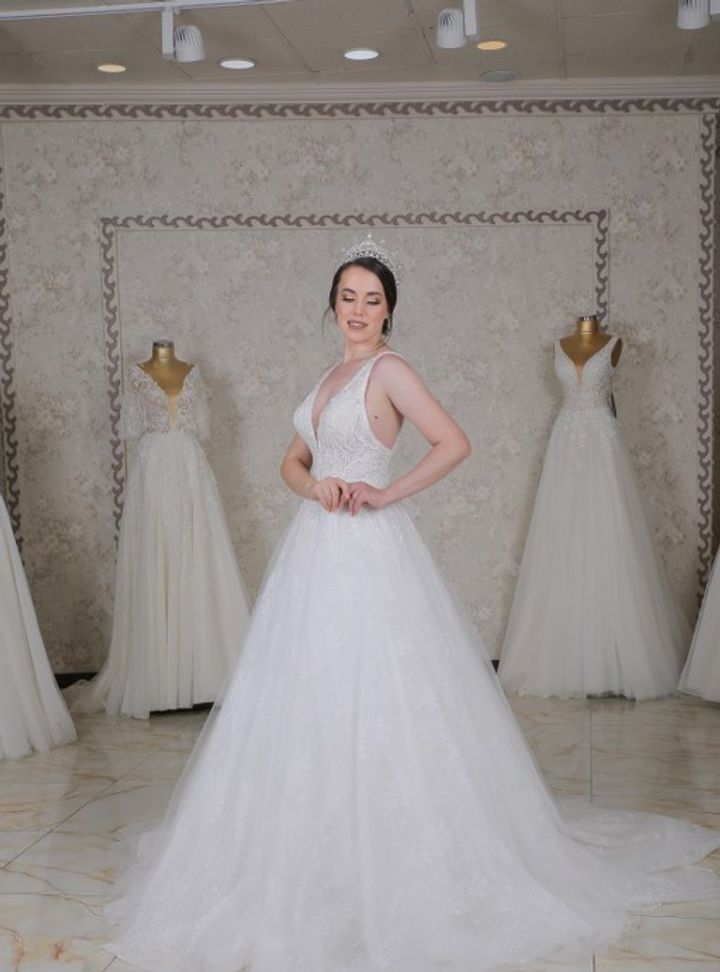 ARW 16 A Kesim Sırt Dekolteli V Yaka Gelinlik