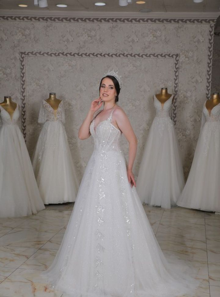 ARW 8 Sırt Dekolteli V Yaka Düz Kesim Gelinlik