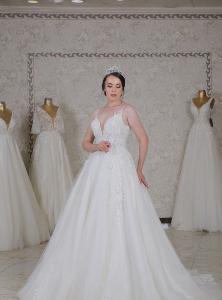 ARW 15 A Kesim Sırt Dekolteli V Yaka Gelinlik