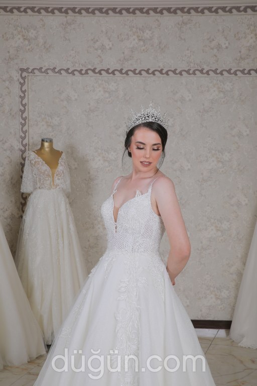 ARW 15 A Kesim Sırt Dekolteli V Yaka Gelinlik 4