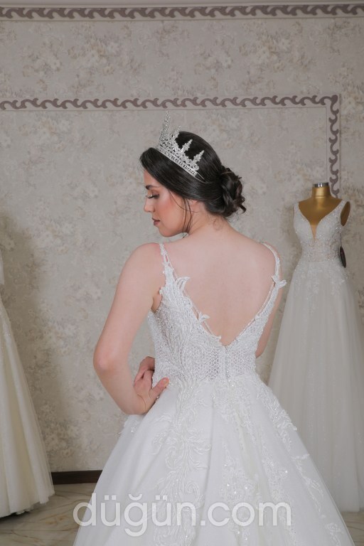 ARW 15 A Kesim Sırt Dekolteli V Yaka Gelinlik 2