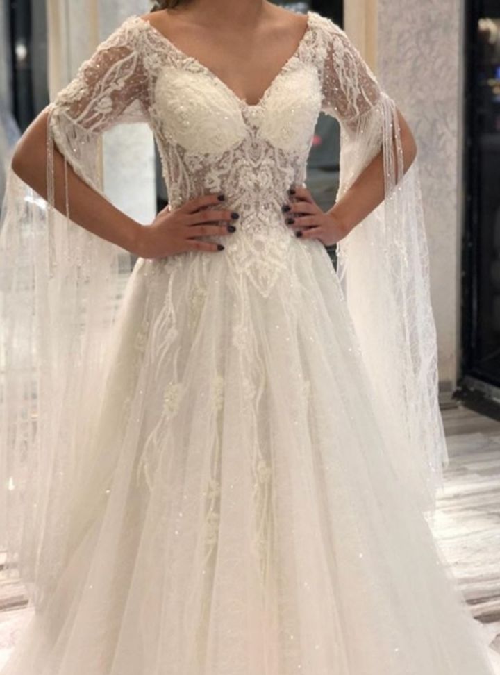 1047 Sırt Dekolteli V Yaka Modern Gelinlik