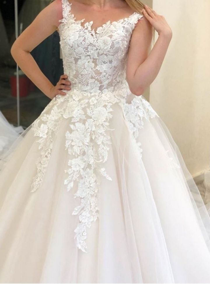 1030 A Kesim V Yaka Göğüs Dekolteli Gelinlik