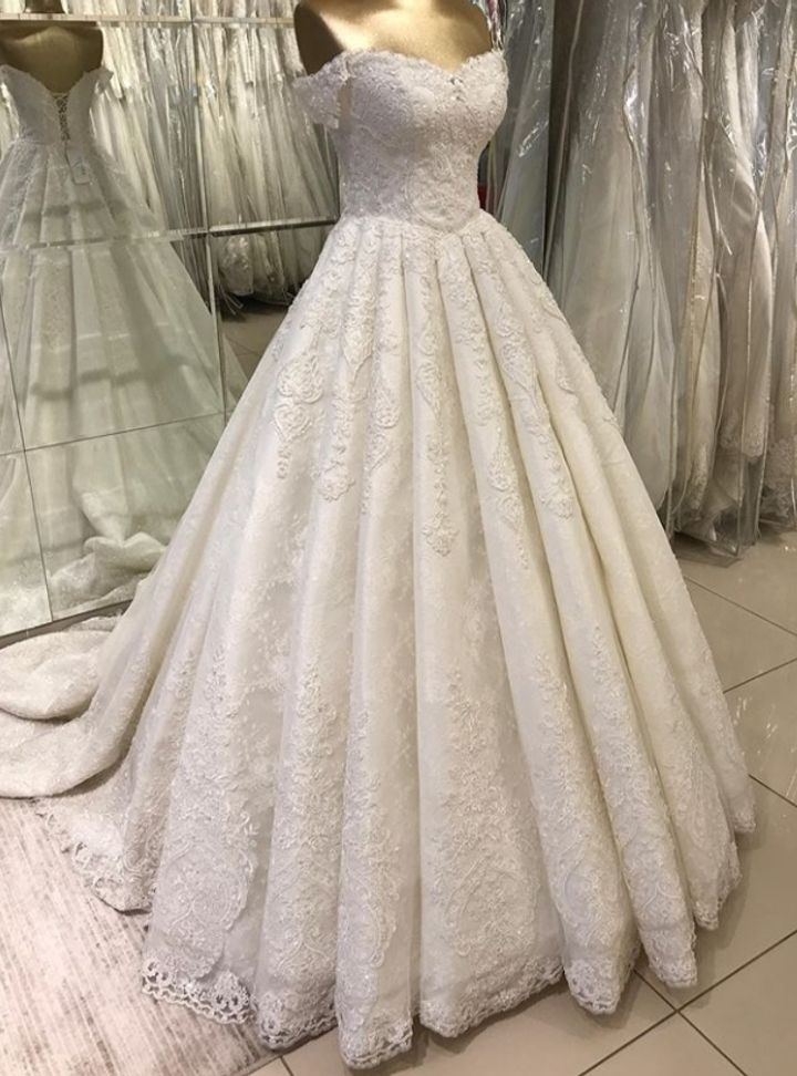 1043 Prenses Kesim Düşük Omuz Modern Gelinlik