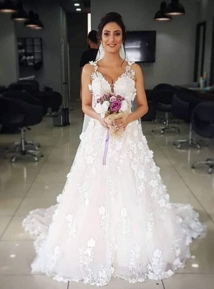 1008 A Kesim V Yaka Göğüs Dekolteli Gelinlik