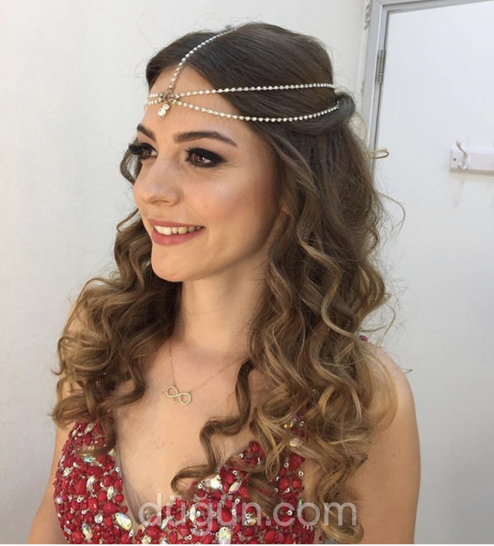 Pro Make-Up & Hair