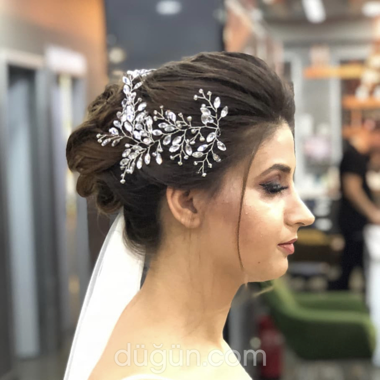 Pro Make-Up & Hair