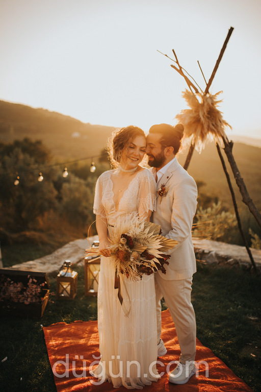 B'jealous Flowers & Events