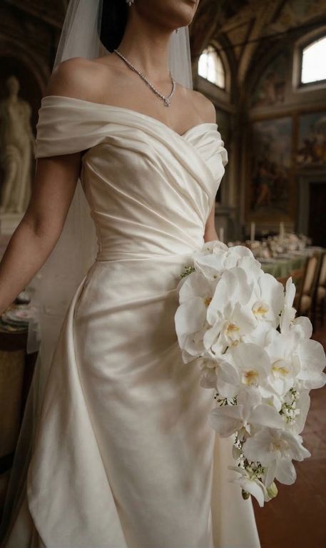 BPG-10-25 Balık Kesim Tarlatansız Düşük Omuz Gelinlik 4