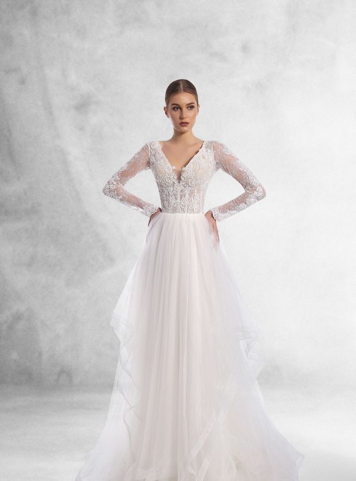 Dantelli Uzun Kollu   A Kesim V Yaka Romantik Gelinlik