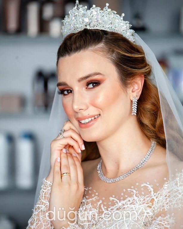 Eren Yılmaz Kuaför Ve Güzellik Merkezi