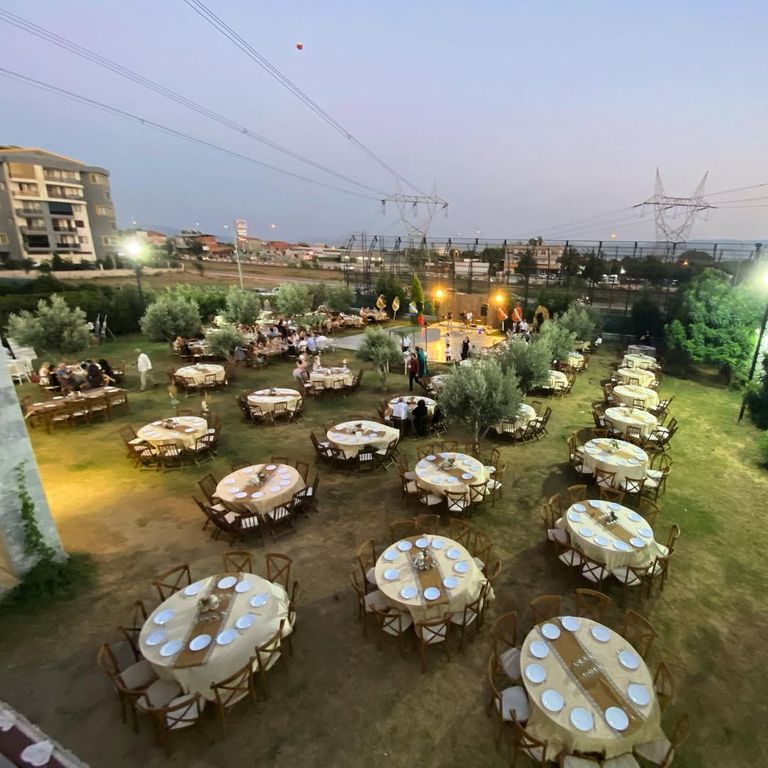 Bir Gün Kır Bahçesi