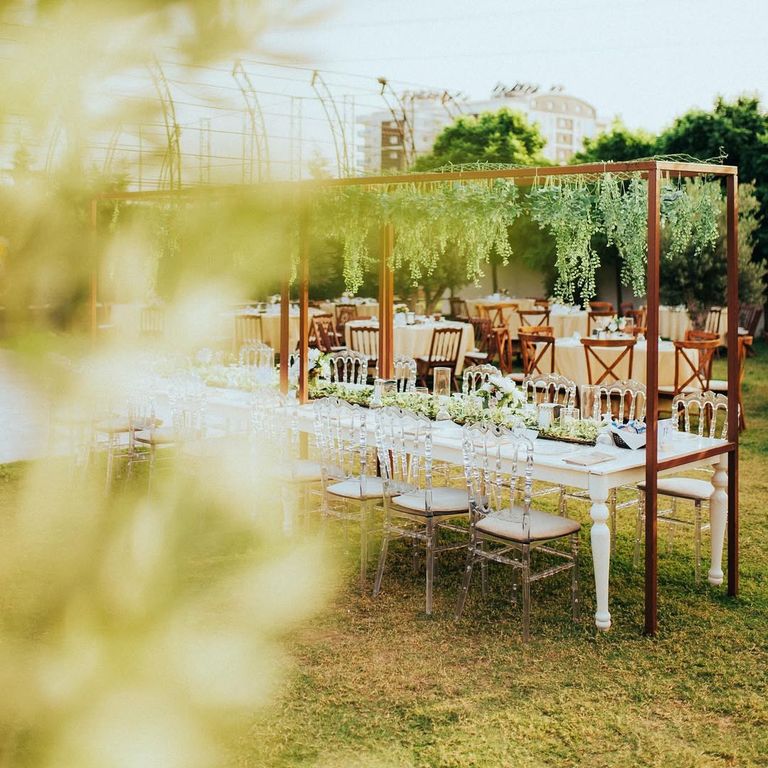 Bir Gün Kır Bahçesi