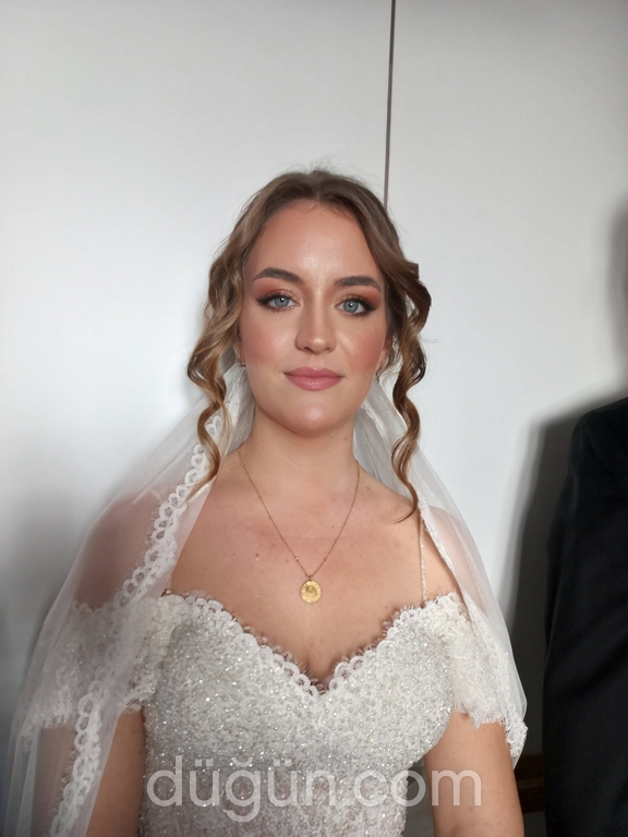 Çiğdem Yangın Hair-Makeup Artist