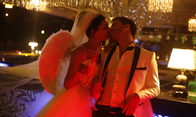 Tam Gün Hikayesi