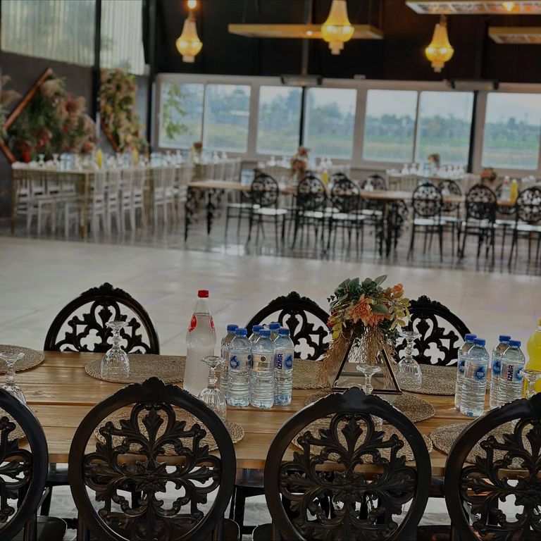 Lake Peri'ss Luxury