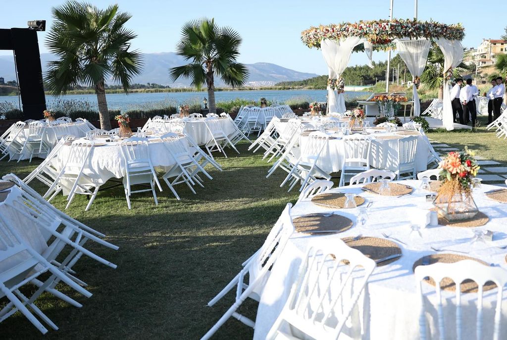 Lake Peri'ss Luxury