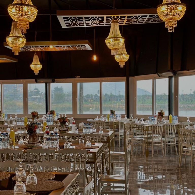 Lake Peri'ss Luxury