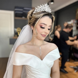 Look Up Hair & Make Up