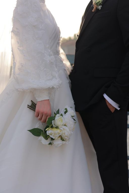 Sade Tarlatansız Çiçek Detaylı Gelinlik 4